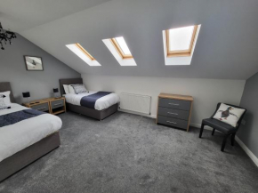 Immaculate 7 Bed House in Ashton-under-Lyne OL7